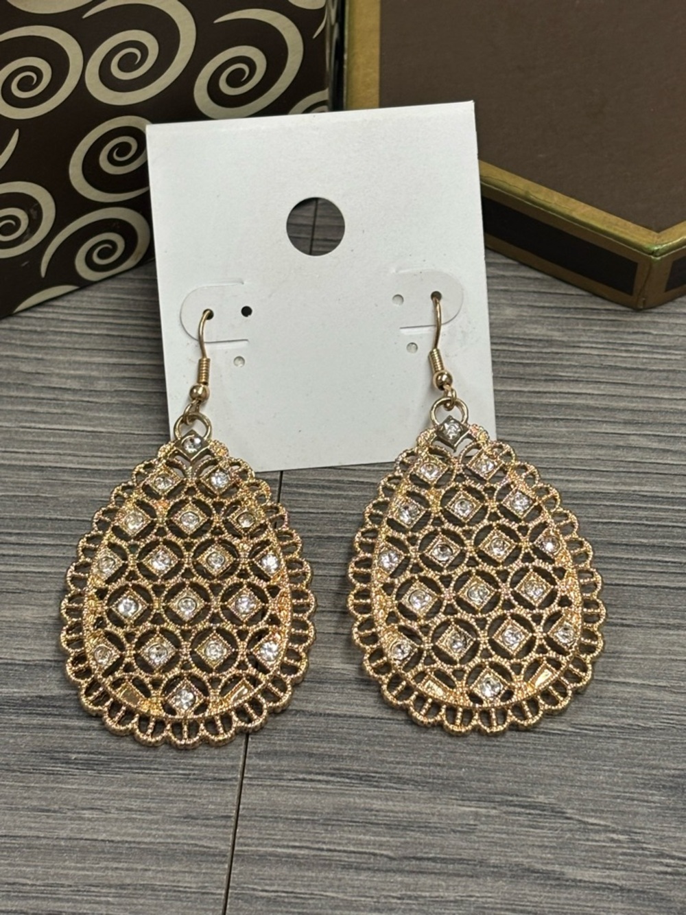 Stunning Gold Filigree Teardrop Dangle Earrings
